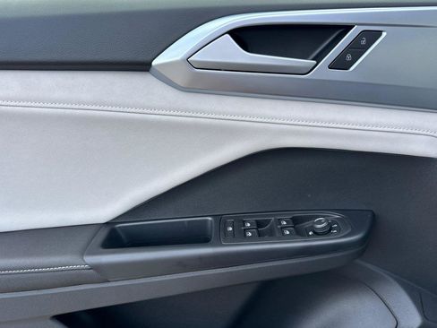 New 2026 Volkswagen Taos SE AWD/4WD image 10