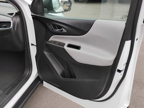 Used 2022 Chevrolet Equinox LS w/ LS Convenience Package image 22