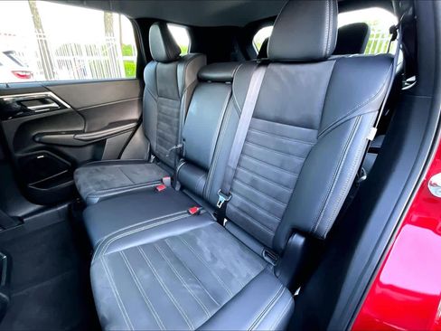 Used 2025 Mitsubishi Outlander SE AWD/4WD image 19