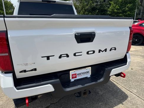 Certified 2024 Toyota Tacoma TRD Off-Road AWD/4WD image 10