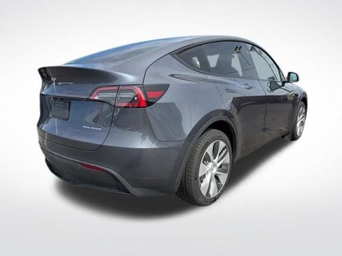 Used 2023 Tesla Model Y Long Range image 5
