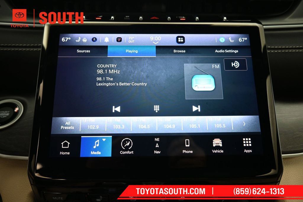 Used 2023 Jeep Grand Cherokee Limited w/ Luxury Tech Group II AWD/4WD image 13