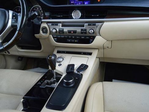 Used 2014 Lexus ES 350 w/ Premium Package FWD image 18
