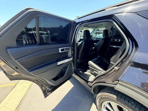 Used 2021 Ford Explorer XLT w/ Equipment Group 202A AWD/4WD image 16
