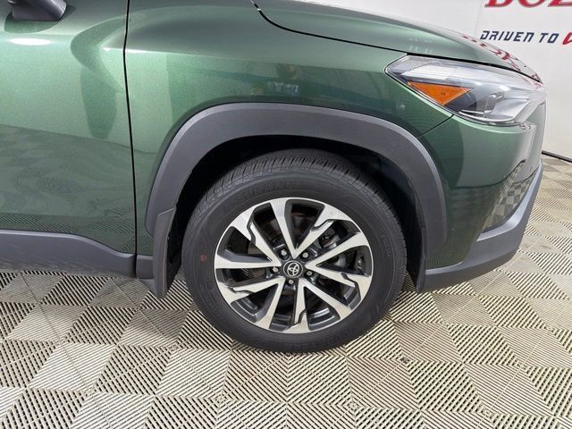 Used 2024 Toyota Corolla Cross XLE w/ Convenience Package AWD/4WD image 17
