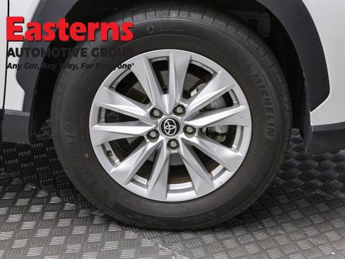 Used 2022 Toyota Corolla Cross LE FWD image 30