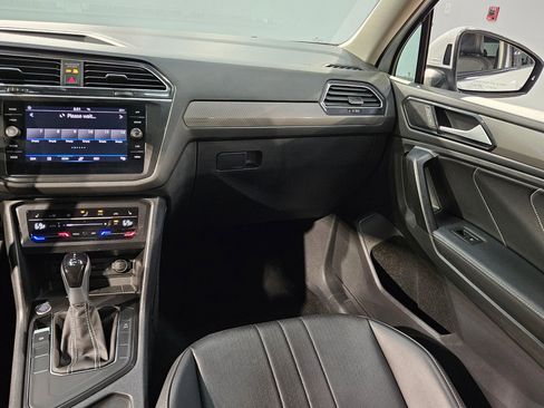 Used 2024 Volkswagen Tiguan SE image 11