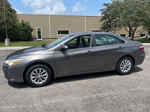 Used 2017 Toyota Camry LE FWD image 13