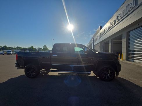 Used 2018 GMC Sierra 2500 Denali w/ Duramax Plus Package AWD/4WD image 4