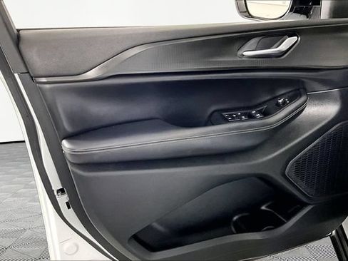 Used 2023 Jeep Grand Cherokee L Laredo RWD image 19