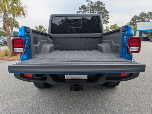 Used 2025 Jeep Gladiator Sport AWD/4WD image 13
