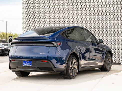 Used 2026 Tesla Model Y Long Range AWD/4WD image 4