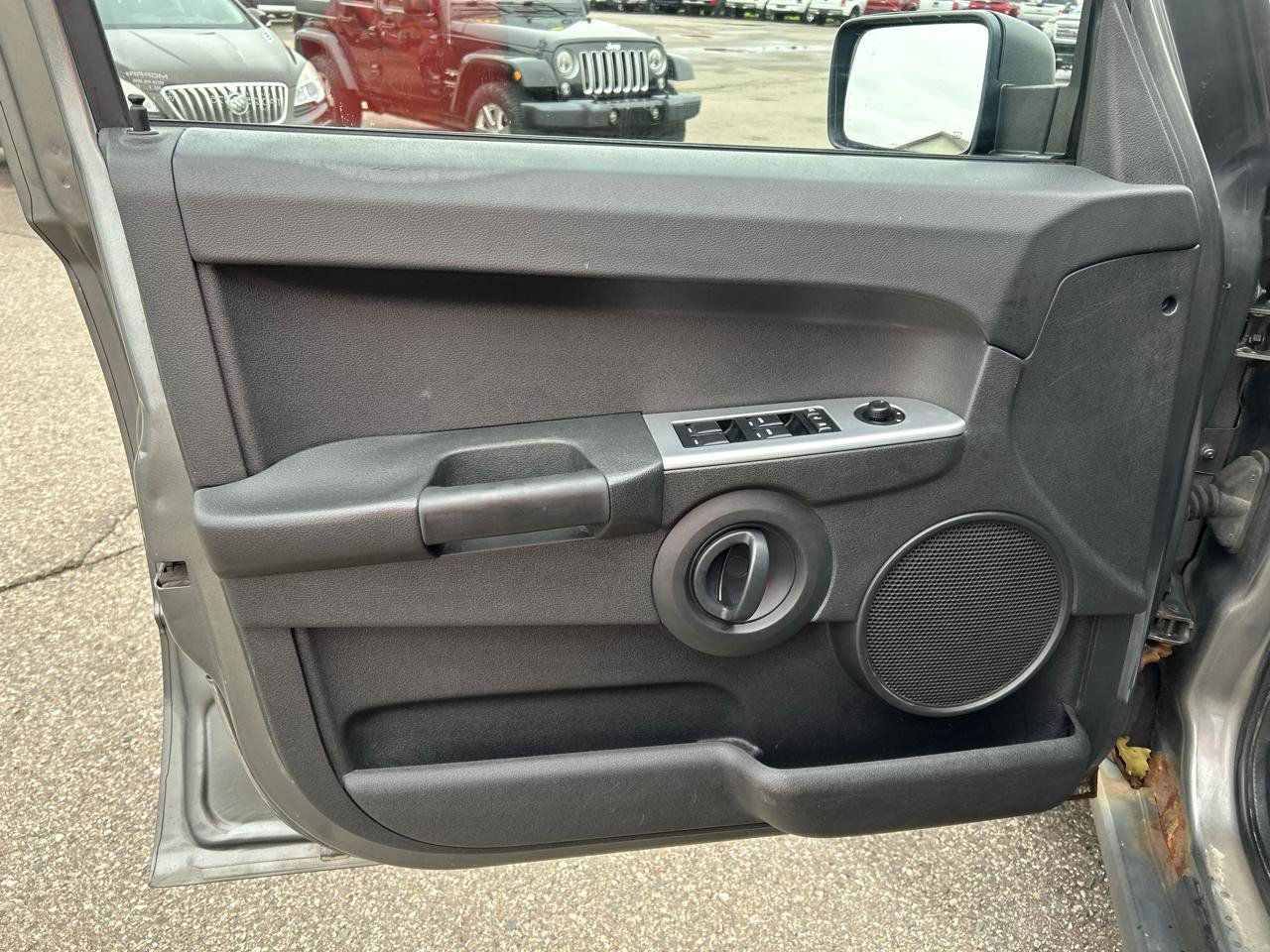 Used 2008 Jeep Commander Sport AWD/4WD image 15