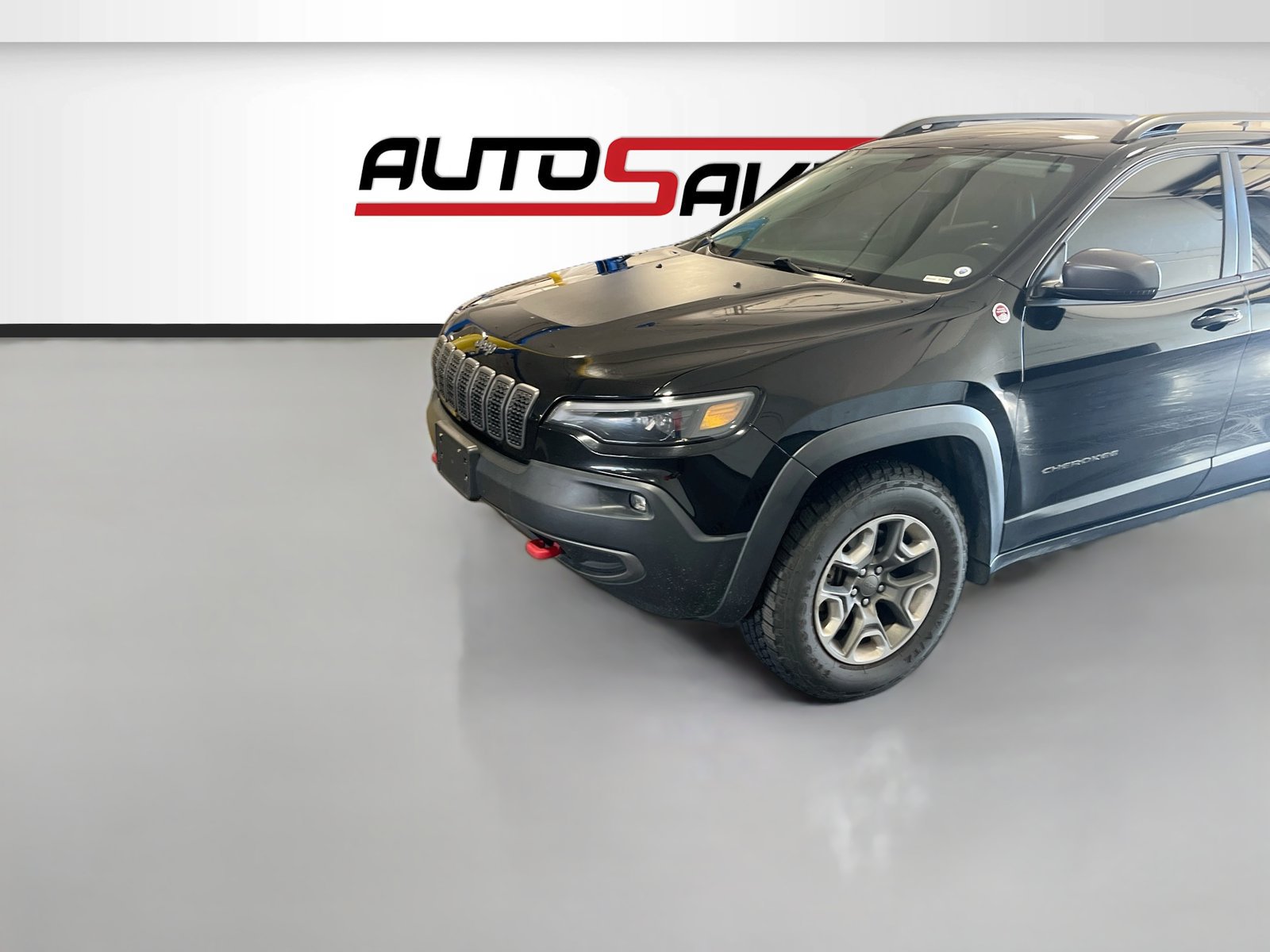 Used 2019 Jeep Cherokee Trailhawk w/ Cold Weather Group AWD/4WD image 3