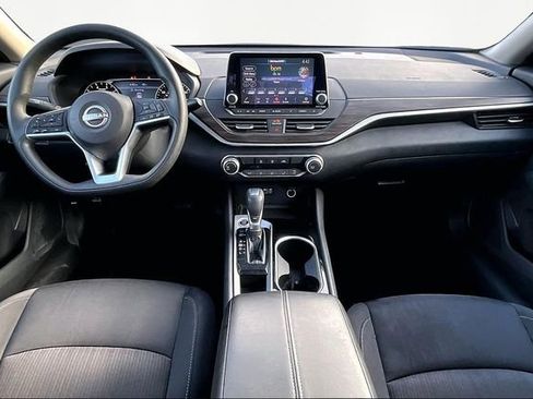 Used 2024 Nissan Altima 2.5 SV image 7
