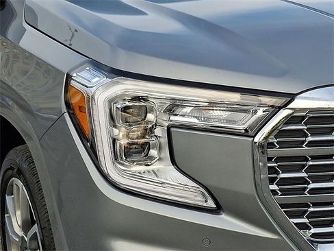 Used 2024 GMC Terrain Denali image 9