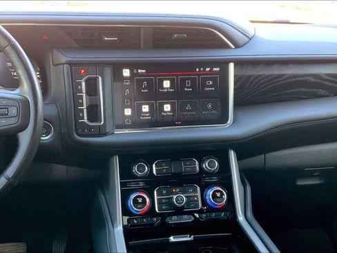 Used 2022 GMC Yukon XL Denali w/ Denali Premium Package image 6