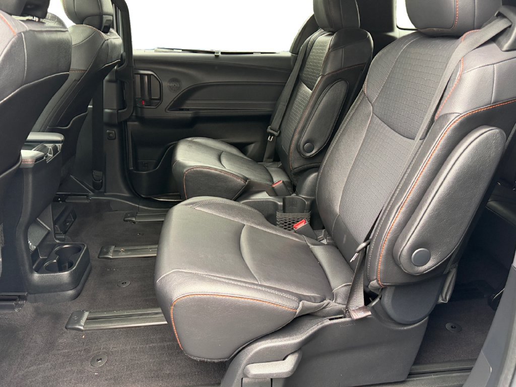 Used 2023 Toyota Sienna XSE w/ XSE Plus Package FWD image 12