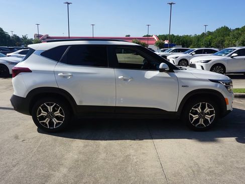 Used 2022 Kia Seltos EX AWD/4WD image 25