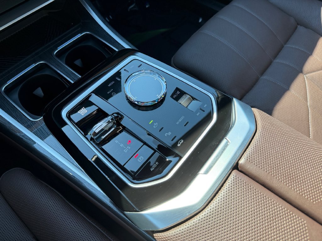 Used 2026 BMW 750e xDrive AWD/4WD image 26