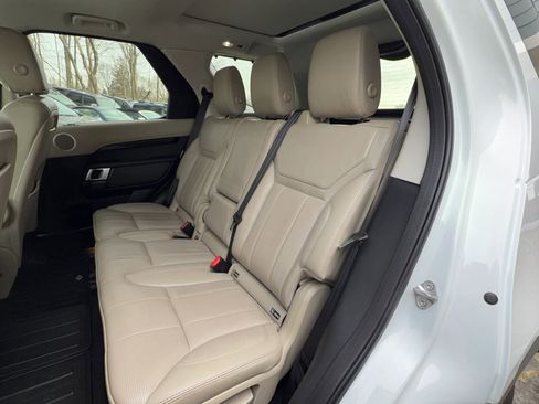 Used 2017 Land Rover Discovery SE image 21