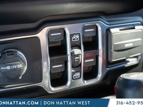 Used 2022 Jeep Wrangler Unlimited Sahara w/ Cold Weather Group image 11