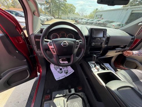 Used 2015 Nissan Titan SV w/ SV Value Truck Package image 11