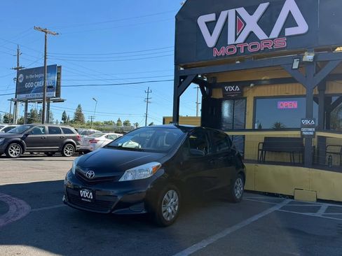 Used 2012 Toyota Yaris L FWD image 3