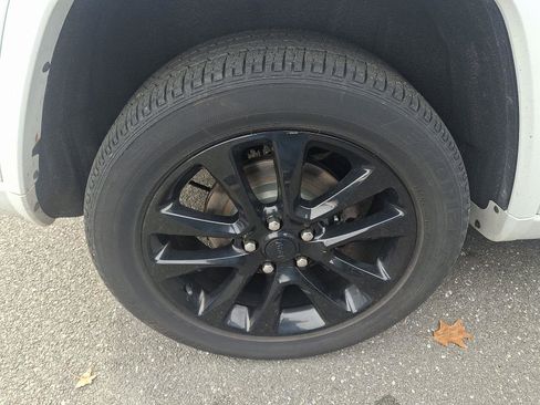 Used 2018 Jeep Grand Cherokee Altitude image 24