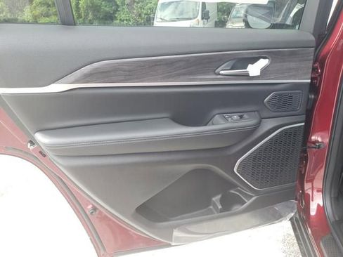 New 2024 Jeep Grand Cherokee L Limited image 12