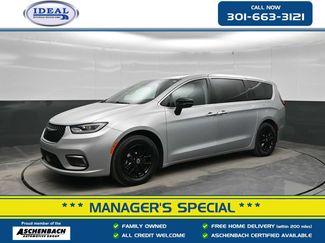 Used 2024 Chrysler Pacifica Touring-L FWD video 1