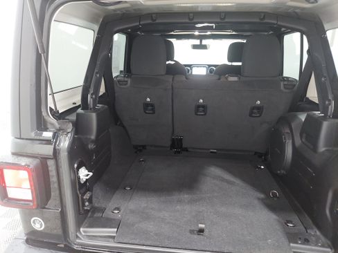 Used 2023 Jeep Wrangler Unlimited Sahara w/ Cold Weather Group AWD/4WD image 14