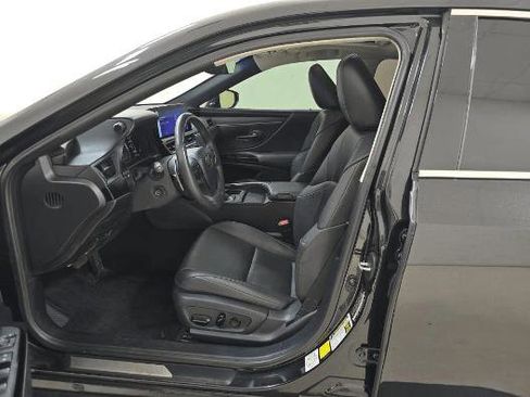 Used 2023 Lexus ES 300h w/ Premium Package image 18