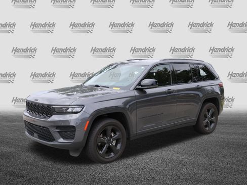 Used 2023 Jeep Grand Cherokee Altitude AWD/4WD image 5