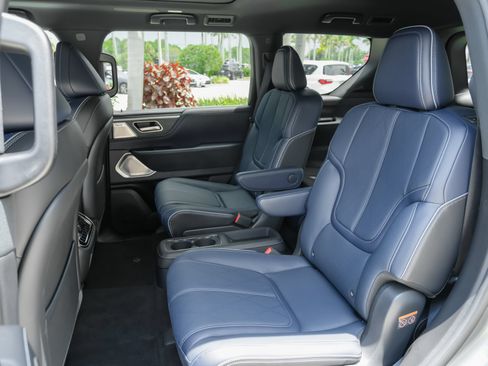 Certified 2026 INFINITI QX80 4WD w/ Sport Exterior Package image 33