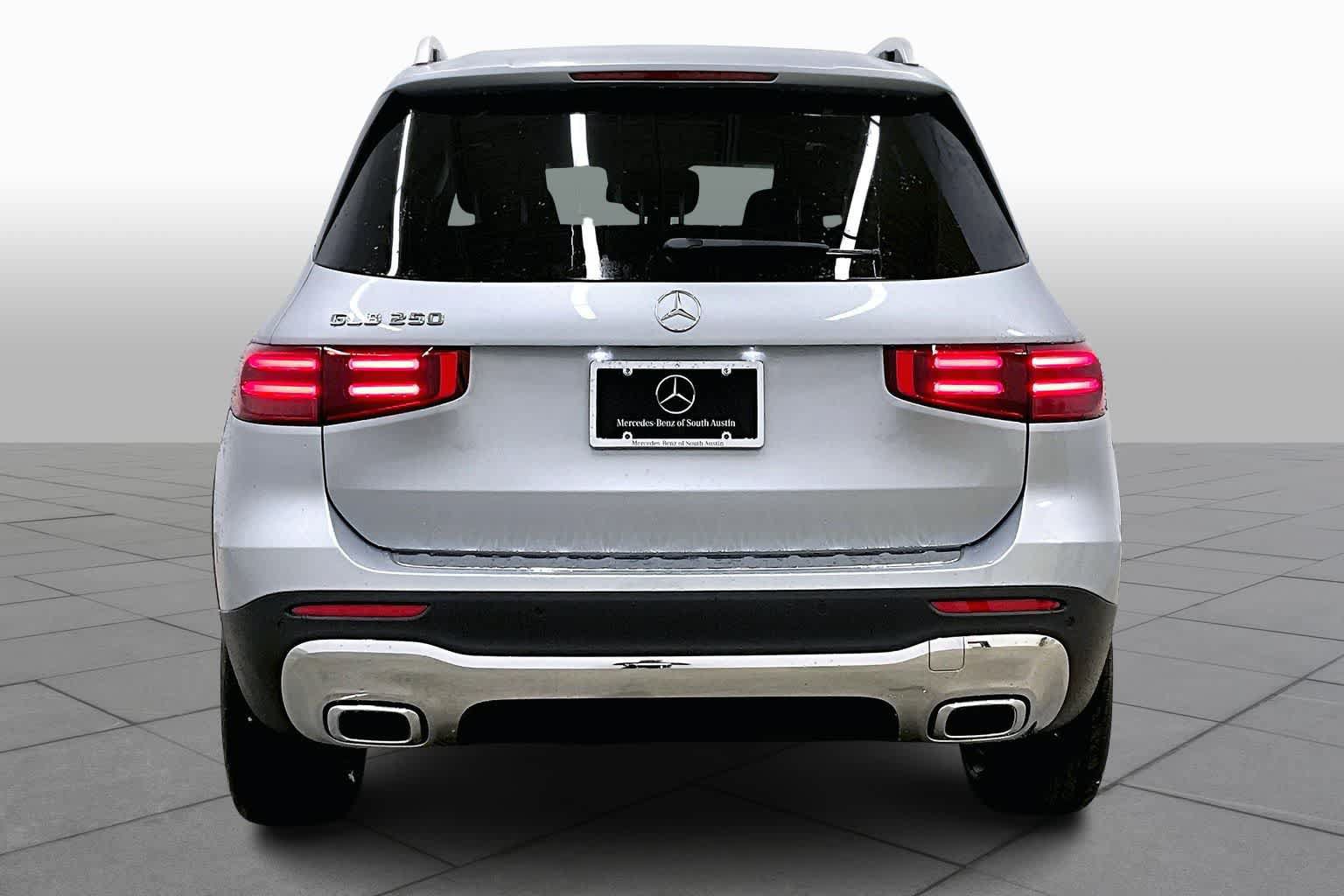 Used 2026 Mercedes-Benz GLB 250 image 4