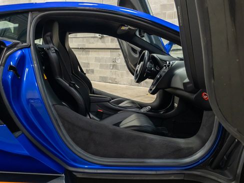 Used 2019 McLaren 570S Coupe RWD image 37