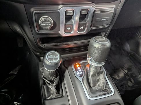 Used 2022 Jeep Wrangler Sport AWD/4WD image 22