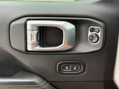 Used 2021 Jeep Wrangler Unlimited Sahara image 26