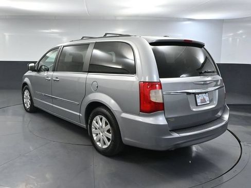 Used 2015 Chrysler Town & Country Touring FWD image 6