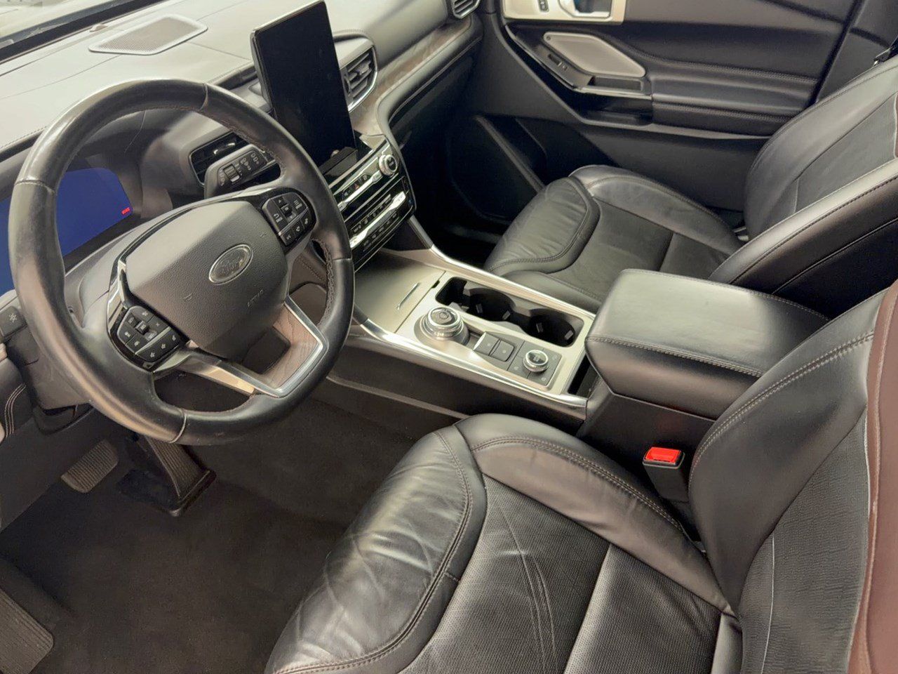 Used 2022 Ford Explorer Platinum w/ Equipment Group 601A AWD/4WD image 4
