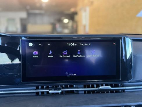Used 2024 Kia Carnival EX FWD image 32