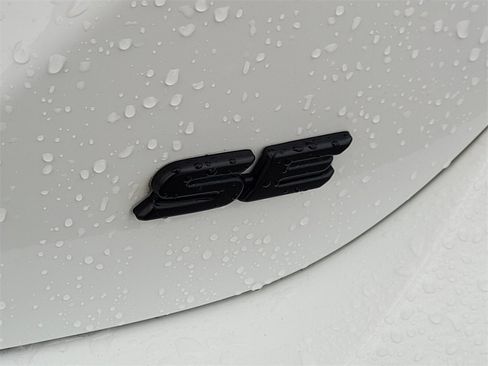 Used 2024 Toyota Camry SE image 9