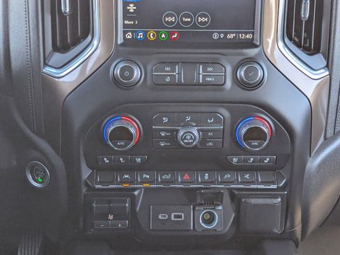 Used 2021 Chevrolet Silverado 1500 High Country image 21