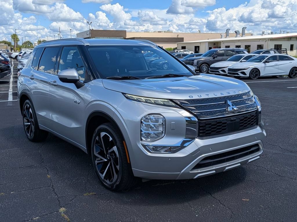 Used 2023 Mitsubishi Outlander SEL AWD/4WD image 3