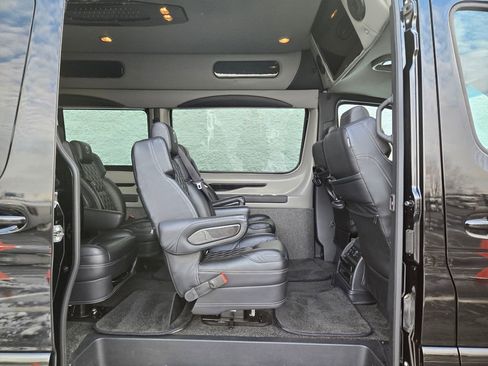 Used 2024 Mercedes-Benz Sprinter 2500 image 11