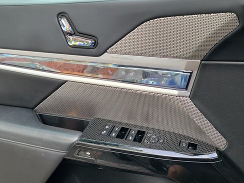 Used 2023 BMW 760i xDrive w/ Luxury Rear Seating Package AWD/4WD image 21