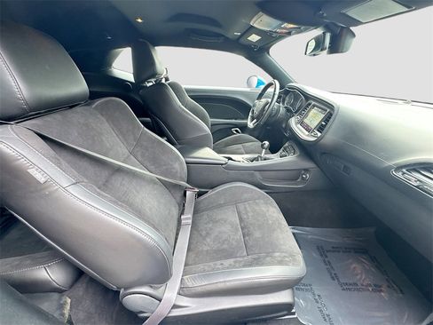 Used 2023 Dodge Challenger R/T w/ Plus Package image 28