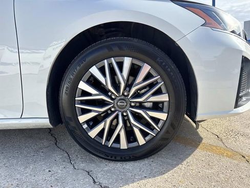 Used 2025 Nissan Altima 2.5 SV FWD image 7