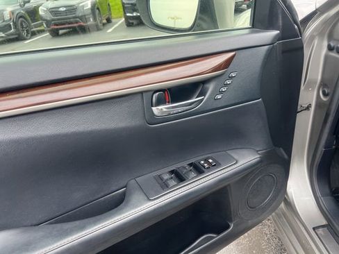 Used 2015 Lexus ES 350 w/ Luxury Package FWD image 26